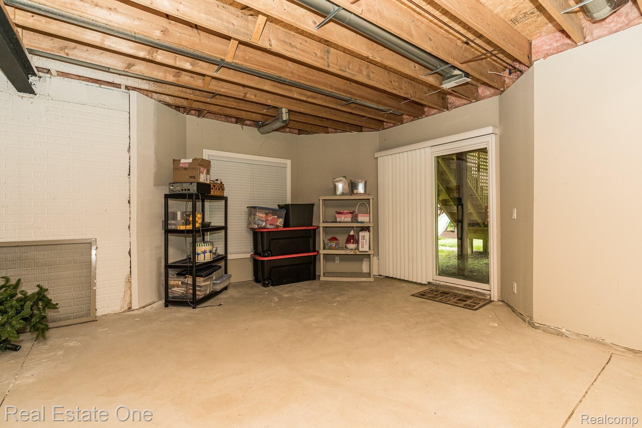 200 Kalhaven Road Rochester, MI 48307 - Photo 29 of 39 200 Kalhaven MLS-W026.jpg
