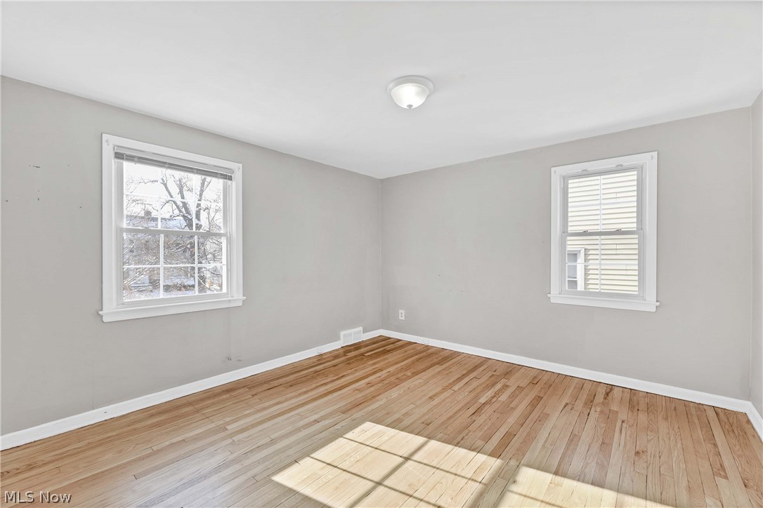 3537 Radcliffe Road Cleveland, OH 44121 - Photo 17 of 27
