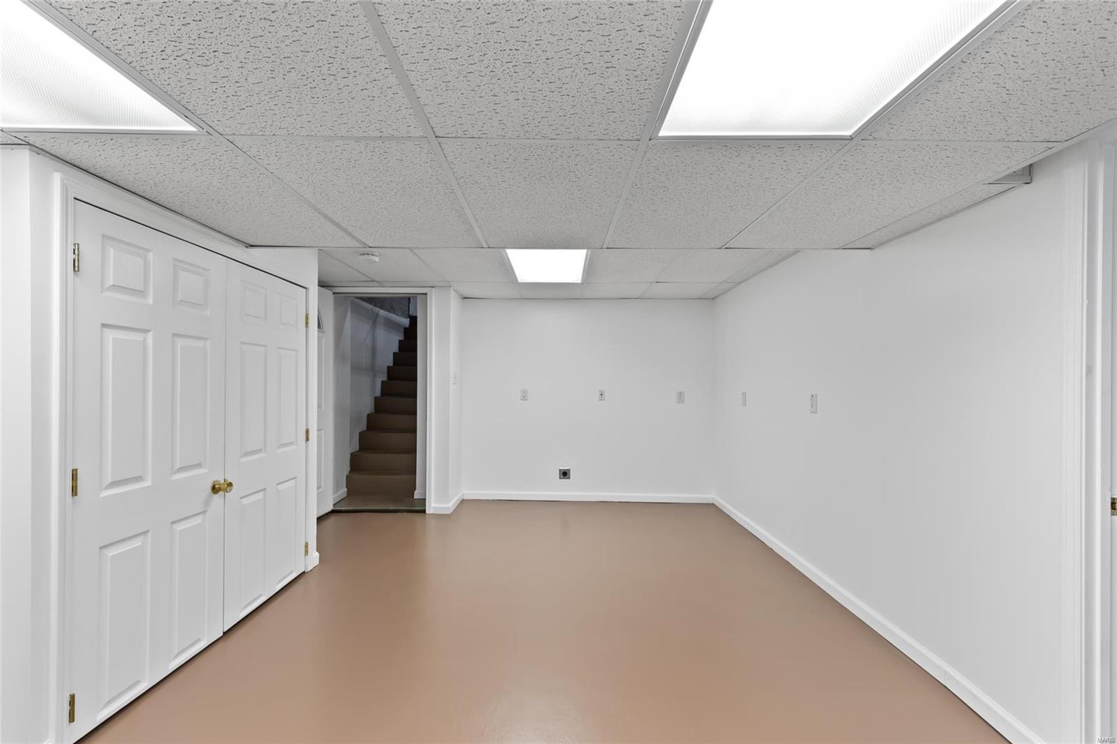 7227 Rockspring Drive St. Louis, MO 63123 - Photo 33 of 44 Gallery Image 33