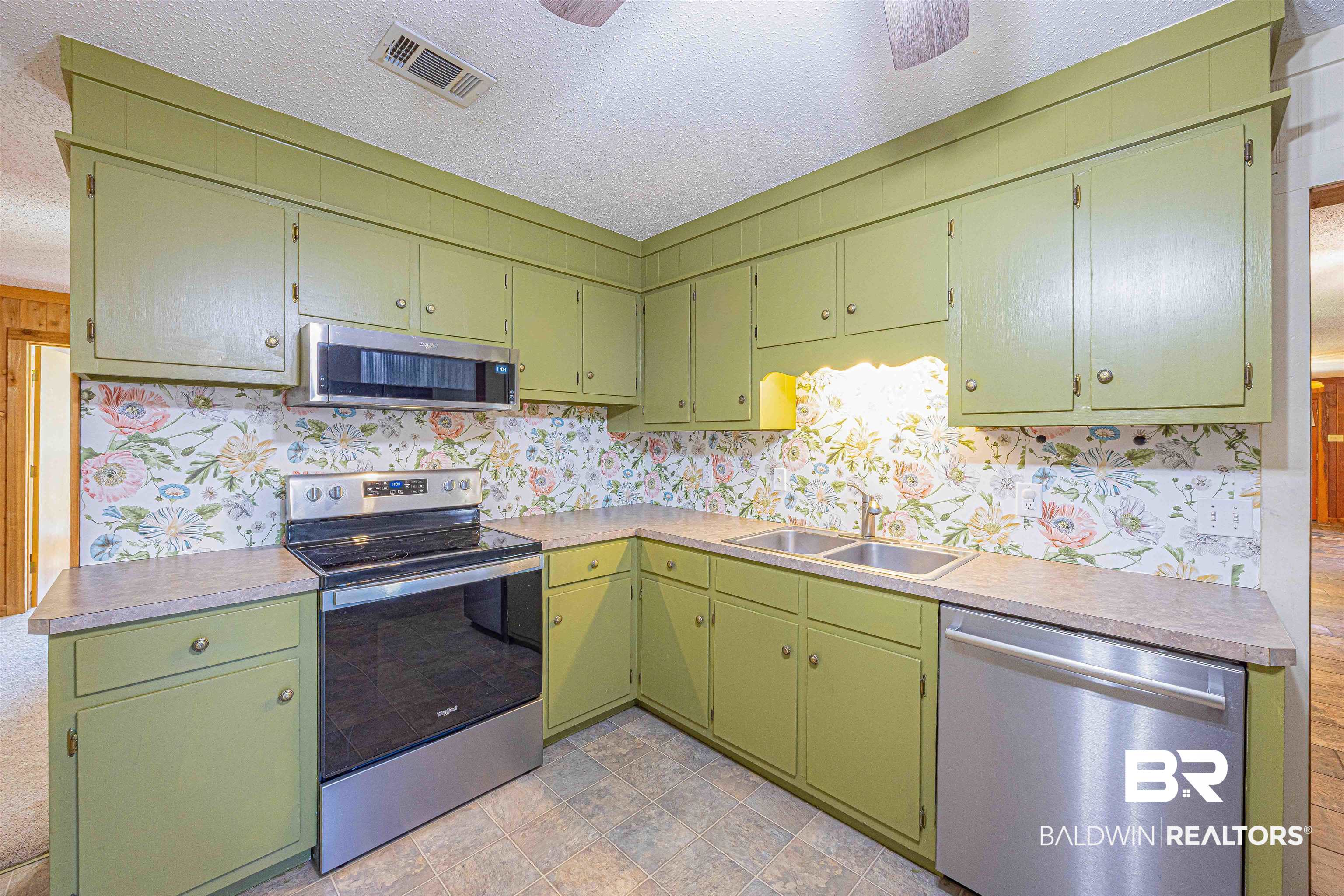 43101 Brown Road Bay Minette, AL 36507 - Photo 15 of 81 Kitchen with stainless steel appliances, a textured ceiling, light countertops, and green cabinets