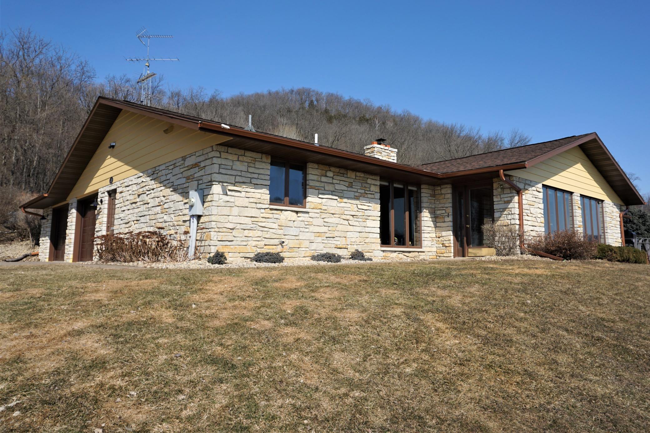 201 Golf View Road Cochrane, WI 54622 - Photo 1 of 1 Gallery Image 1