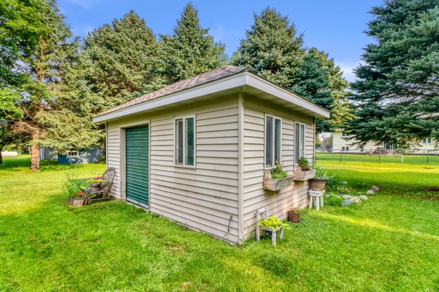 $253,000 | 805 6th Avenue Southeast, Barnesville, MN 56514