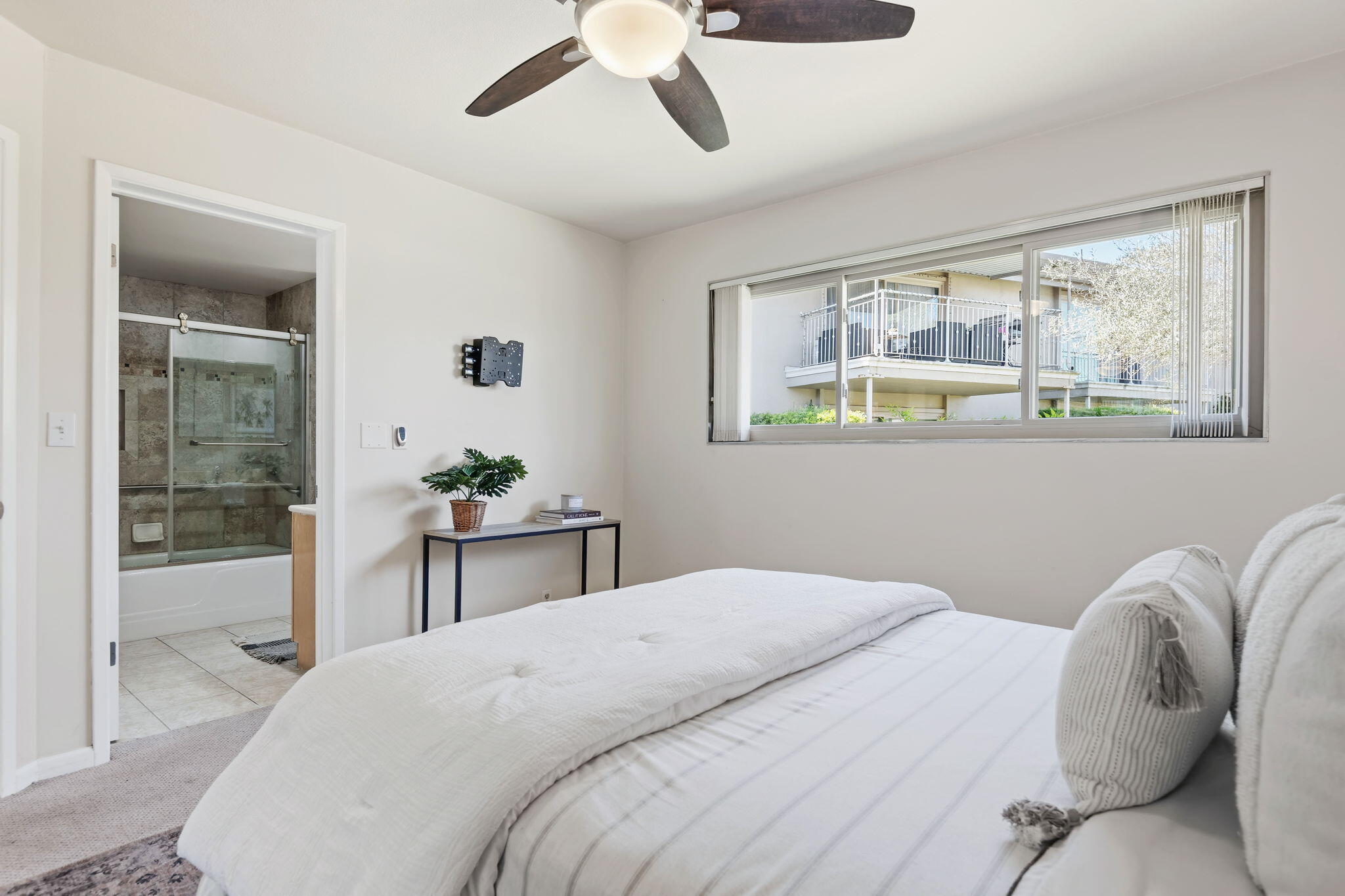 5930 Encina Road, Unit 3 Goleta, CA 93117 - Photo 16 of 32 19-Primary Bedroom