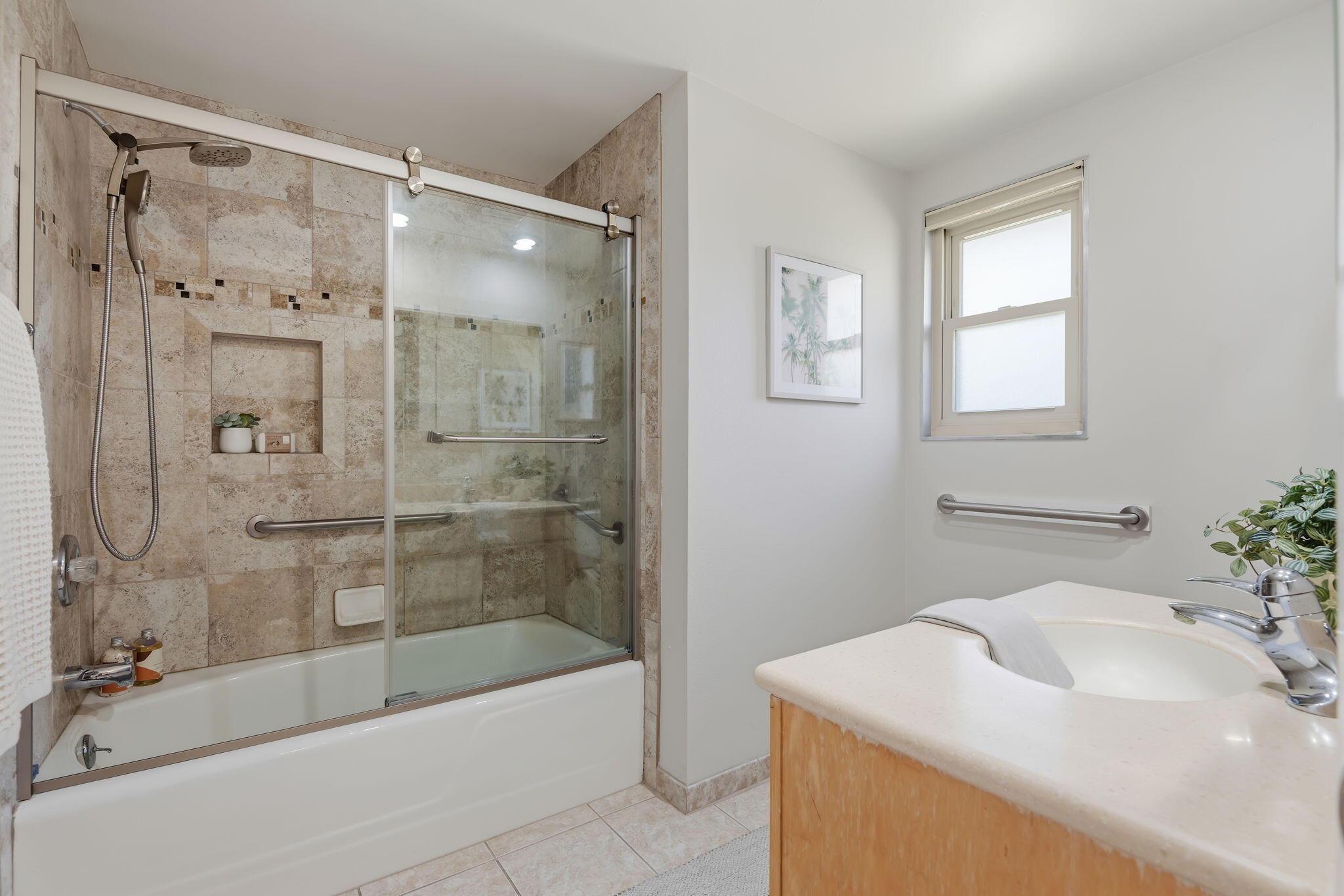 5930 Encina Road, Unit 3 Goleta, CA 93117 - Photo 18 of 32 21-Bathroom