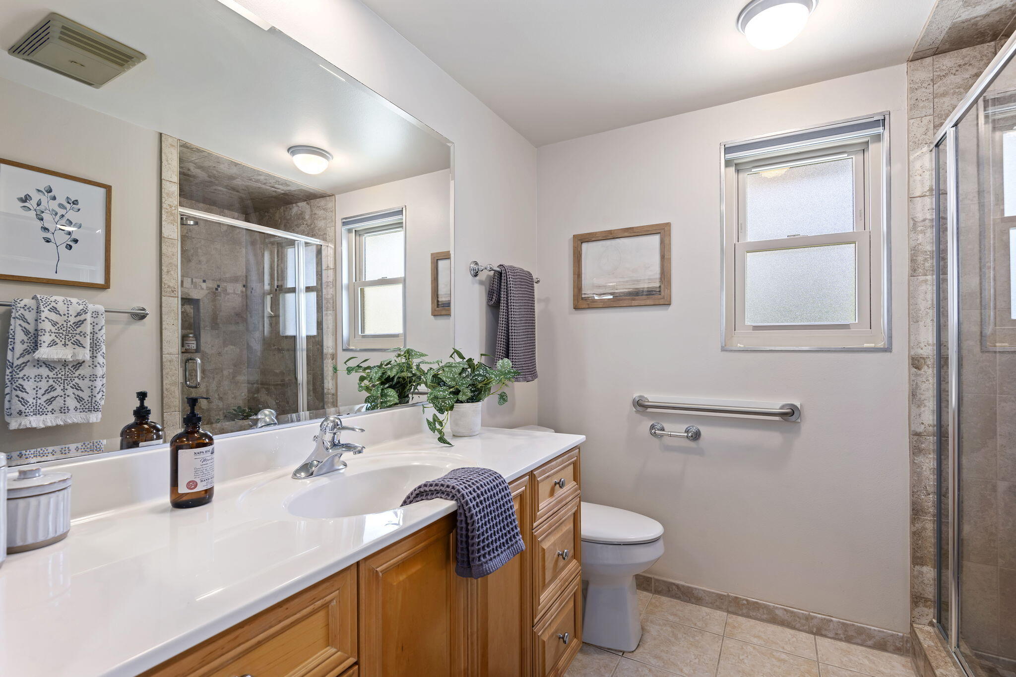 5930 Encina Road, Unit 3 Goleta, CA 93117 - Photo 21 of 32 Bathroom2