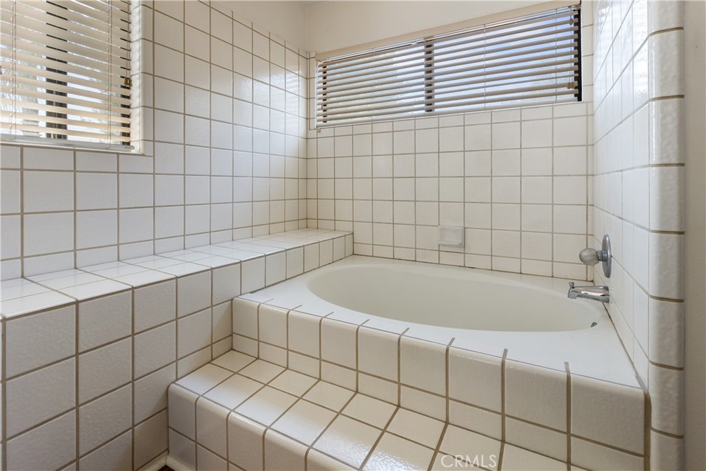 17656 Mockingbird Hill Circle Riverside, CA 92504 - Photo 21 of 49 a bathroom with a bathtub and next to a shower