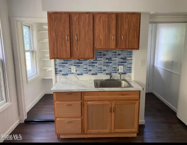 $1,300 | 629 Lang Street, Schenectady, NY 12308