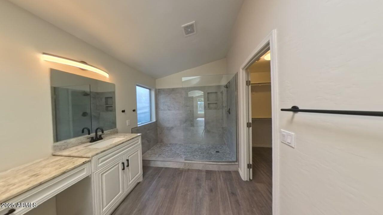 10917 West Almeria Road Avondale, AZ 85392 - Photo 8 of 20 Primary_Bathroom