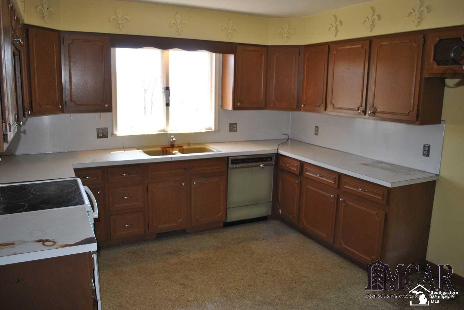12114 Wanty Road Milan, MI 48160 - Photo 7 of 19 21437778-6.JPG