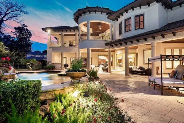 $4,950,000 | 19 Hepplewhite Way, The Woodlands, TX 77382