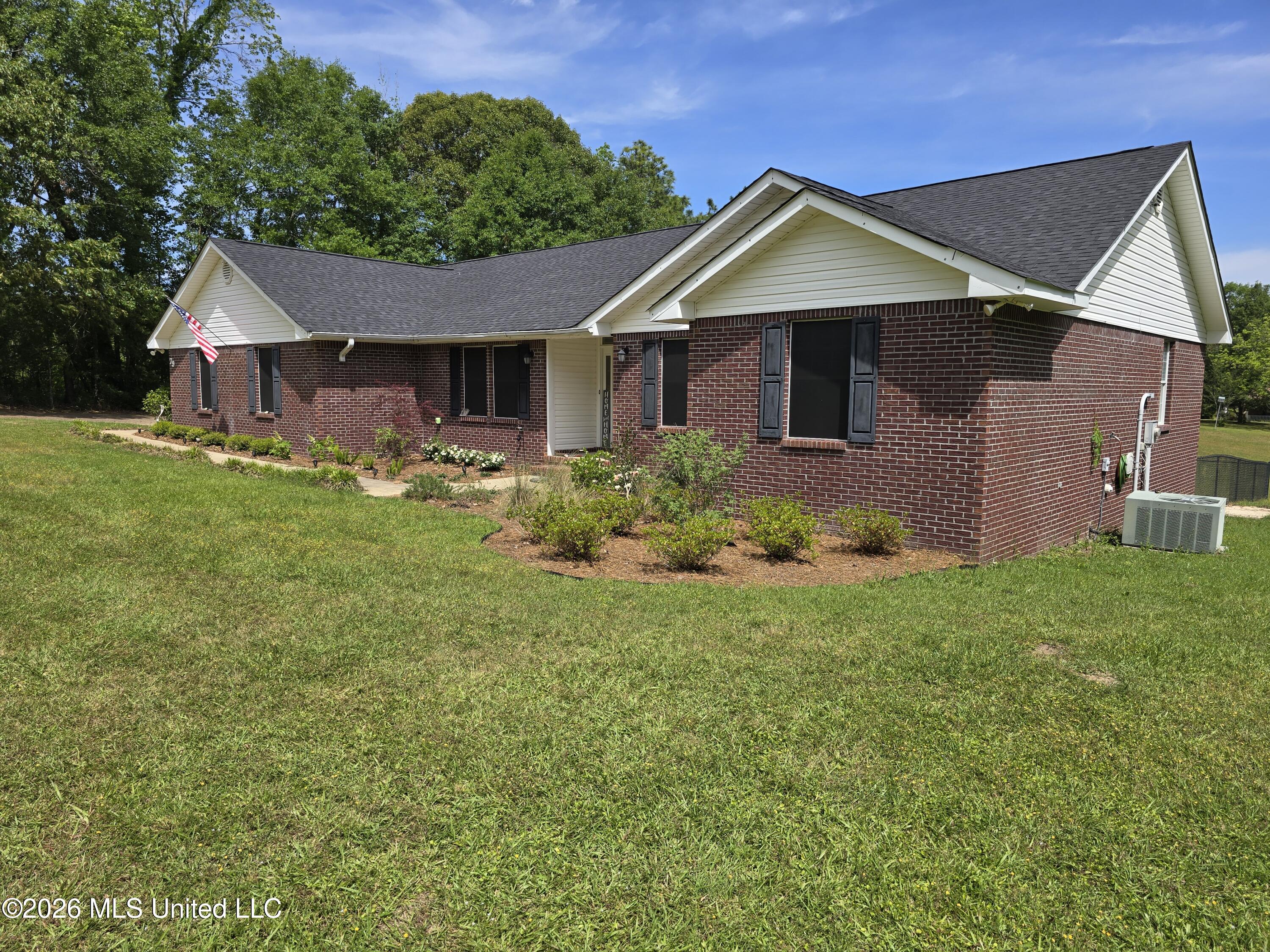 79 Harrington Road Hattiesburg, MS 39401 - Photo 2 of 17 3