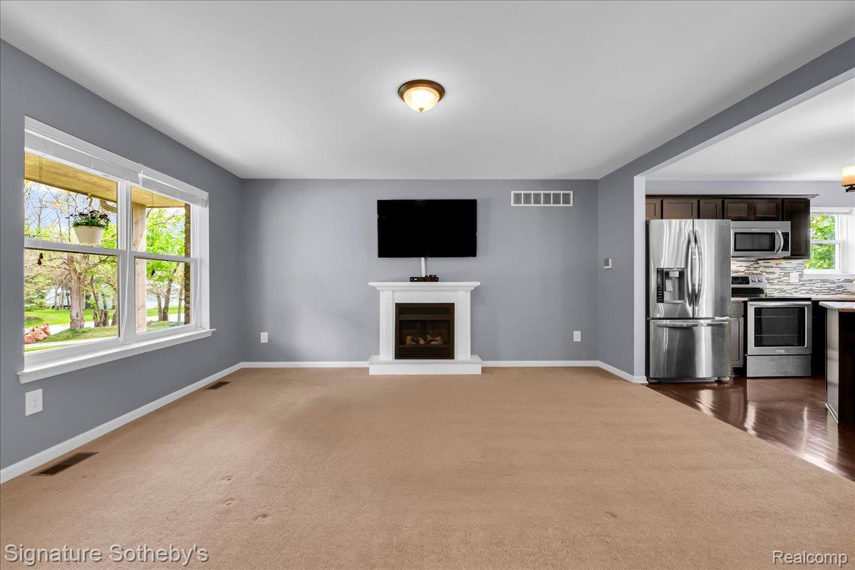 24219 Martindale Road South Lyon, MI 48178 - Photo 4 of 18 06-24219 Martindale-12.jpg