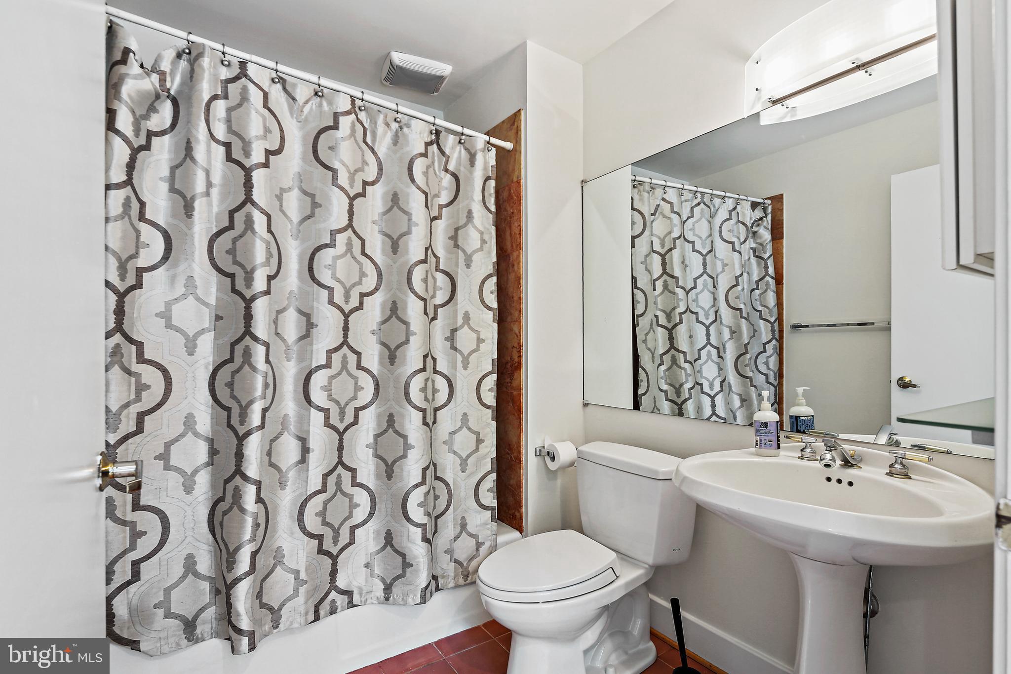 19244 Chandlee Mill Road Sandy Spring, MD 20860 - Photo 46 of 72 Main Level Hall Full Bath 4 adjacent to Bedroom 4