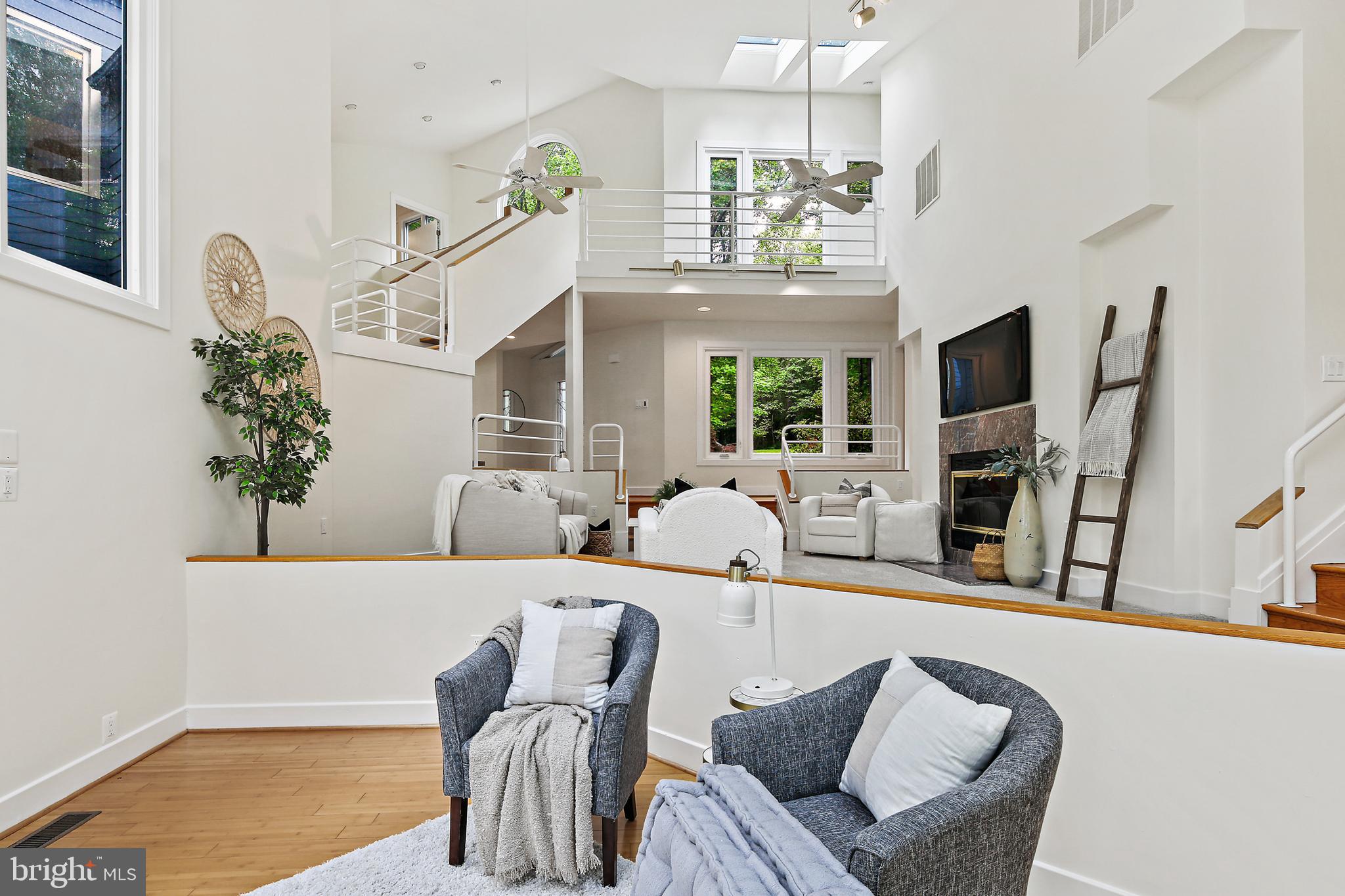 19244 Chandlee Mill Road Sandy Spring, MD 20860 - Photo 9 of 72 Sitting Area w/Hardwood Flooring