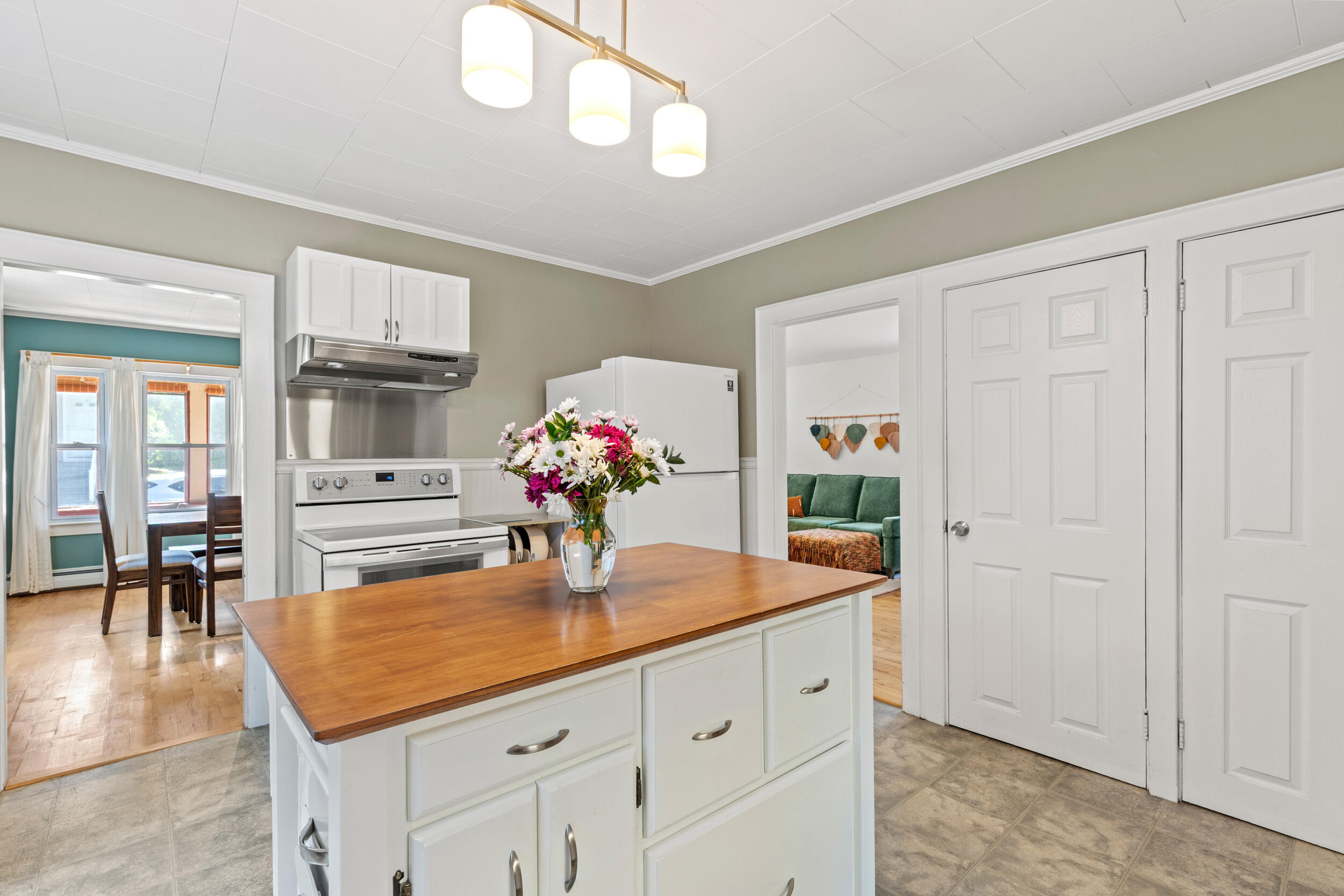 18 Taylor Street Biddeford, ME 04005 - Photo 8 of 38 18_18 taylor biddiford-18