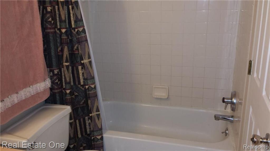 15062 Riverside Drive Sterling Heights, MI 48313 - Photo 13 of 15