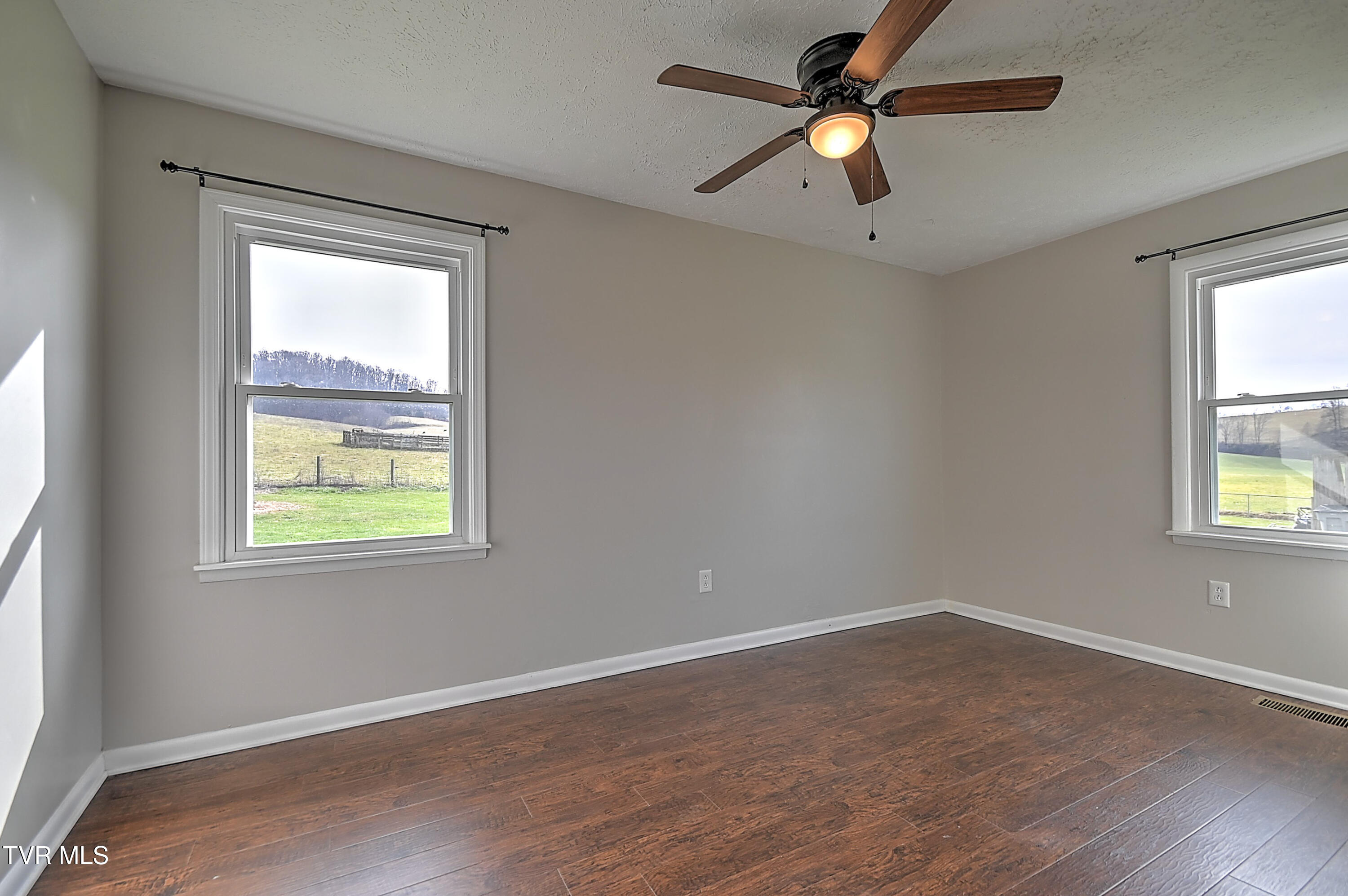 8796 Rich Valley Road Bristol, VA 24202 - Photo 16 of 33 8796 Rich Valley CS-24