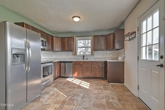 $205,000 | 8796 Rich Valley Road, Bristol, VA 24202