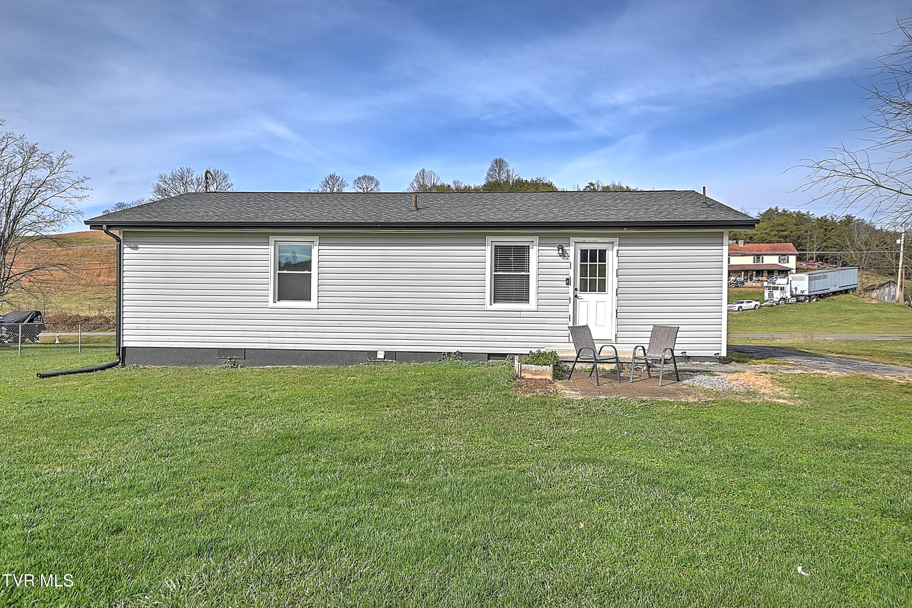 8796 Rich Valley Road Bristol, VA 24202 - Photo 3 of 33 8796 Rich Valley CS-36