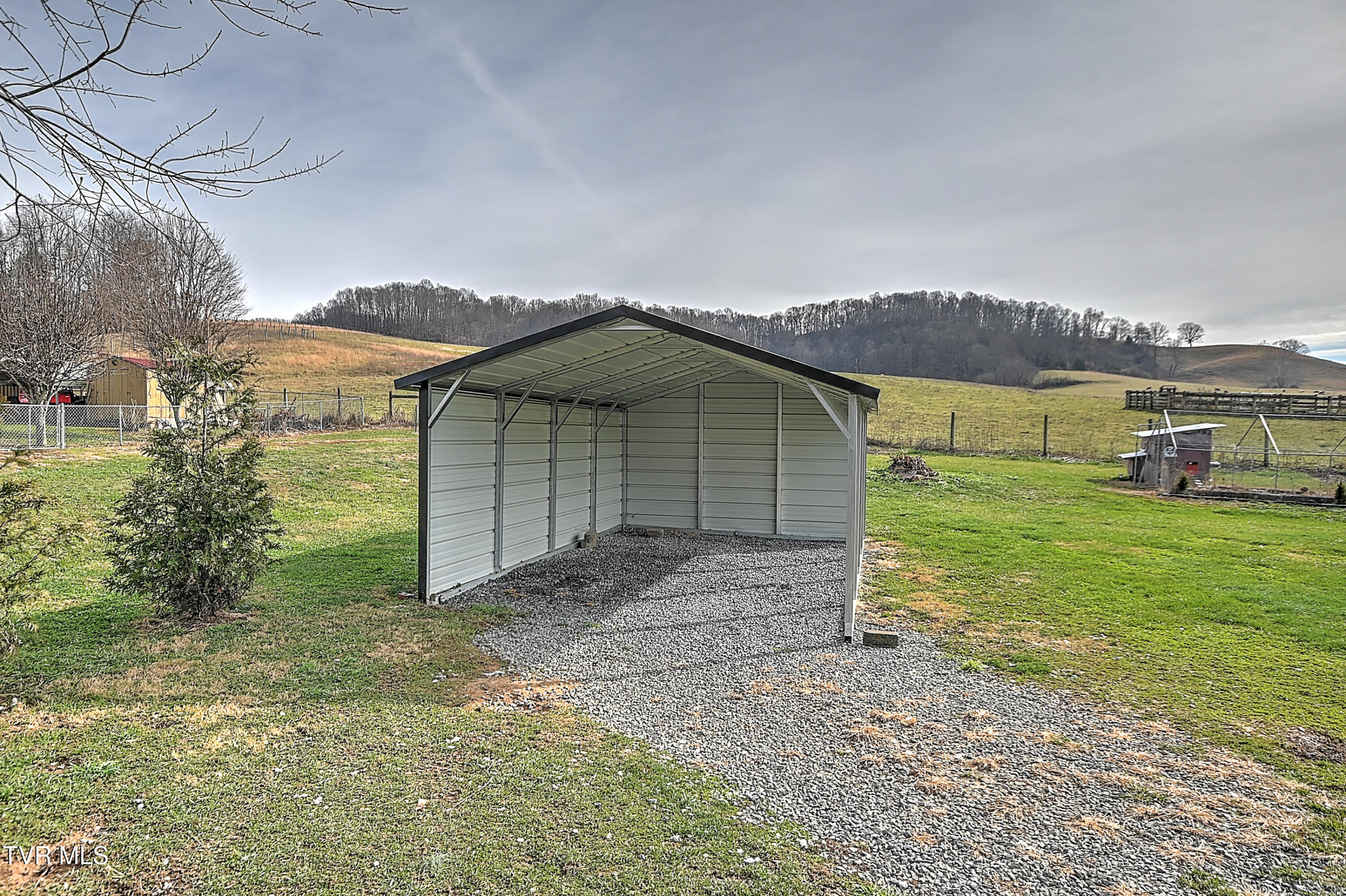 8796 Rich Valley Road Bristol, VA 24202 - Photo 4 of 33 8796 Rich Valley CS-40