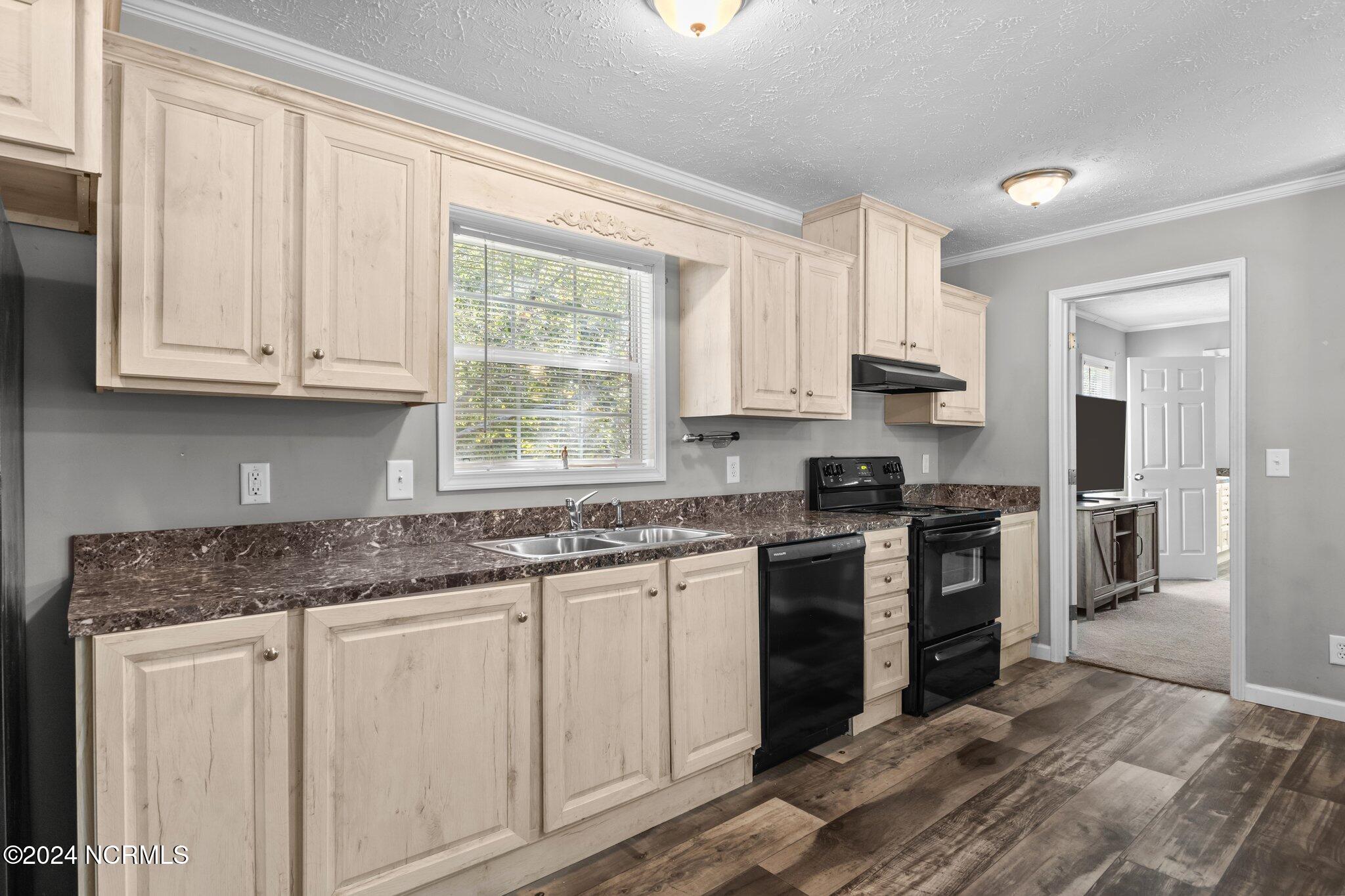 705 Lake Road Newport, NC 28570 - Photo 2 of 28 Kitchen