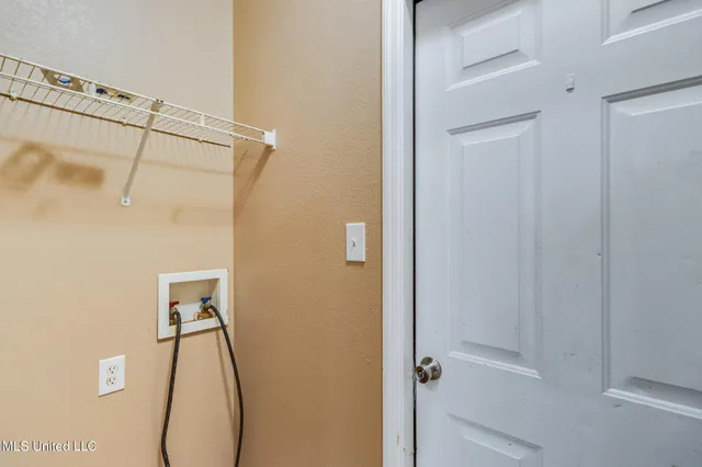 $1,600 | 6085 West Bolivar Street, Bay St. Louis, MS 39520