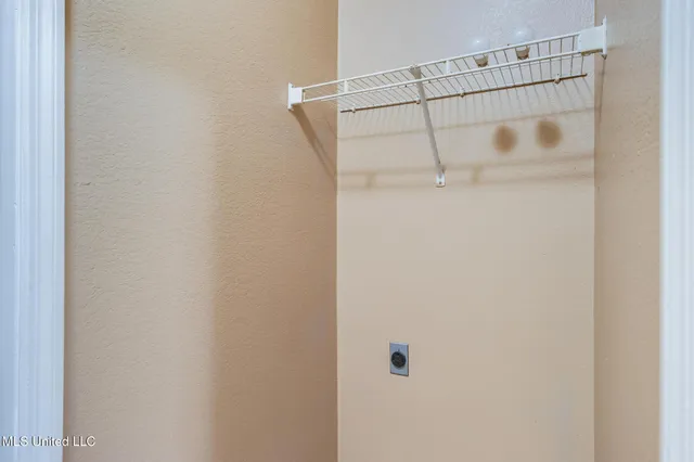 $1,600 | 6085 West Bolivar Street, Bay St. Louis, MS 39520