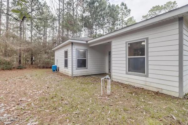 $1,465 | 6085 West Bolivar Street, Bay St. Louis, MS 39520