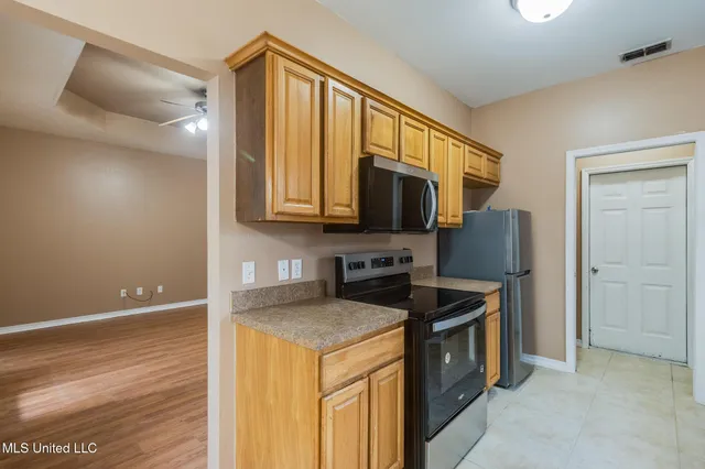 $1,600 | 6085 West Bolivar Street, Bay St. Louis, MS 39520