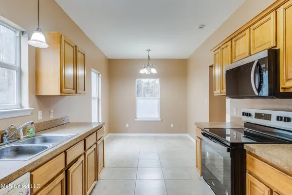 $1,465 | 6085 West Bolivar Street, Bay St. Louis, MS 39520