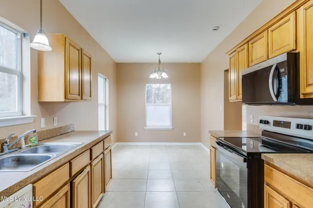 $1,600 | 6085 West Bolivar Street, Bay St. Louis, MS 39520