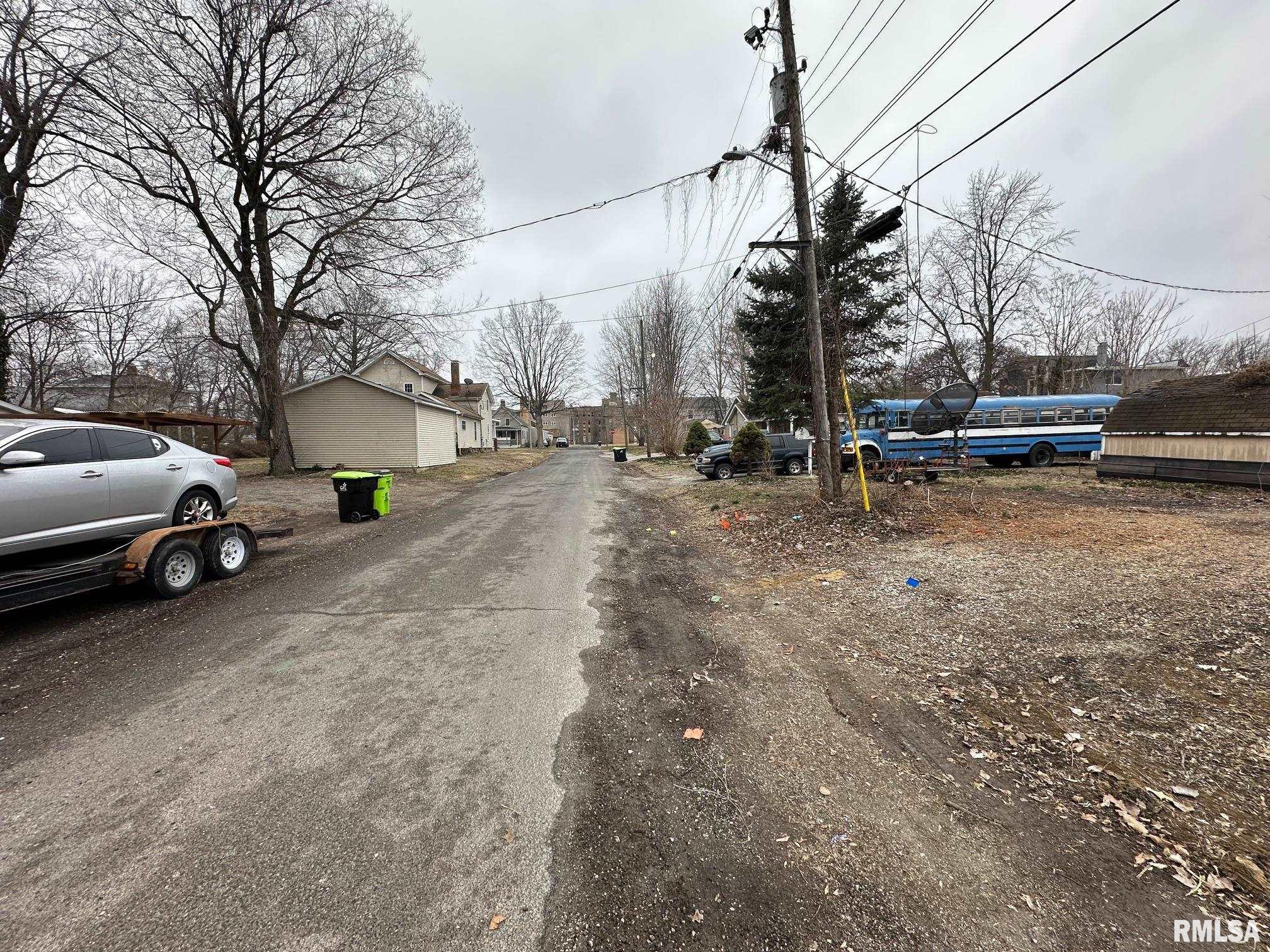 321 Fulton Street Jacksonville, IL 62650 - Photo 2 of 3