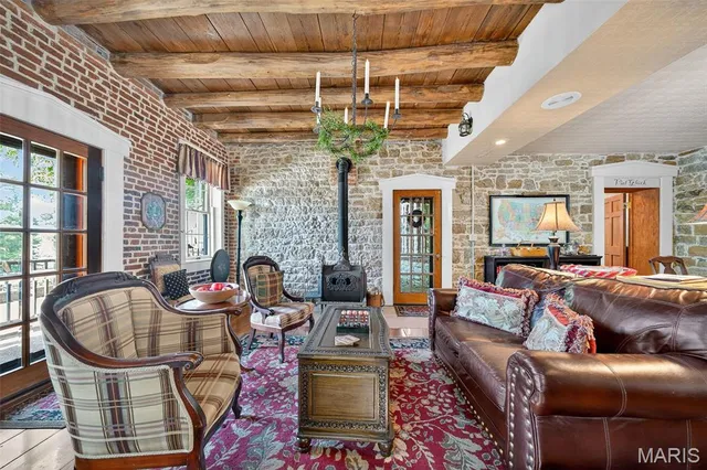 $900,000 | 5549 Main Street, Augusta, MO 63332