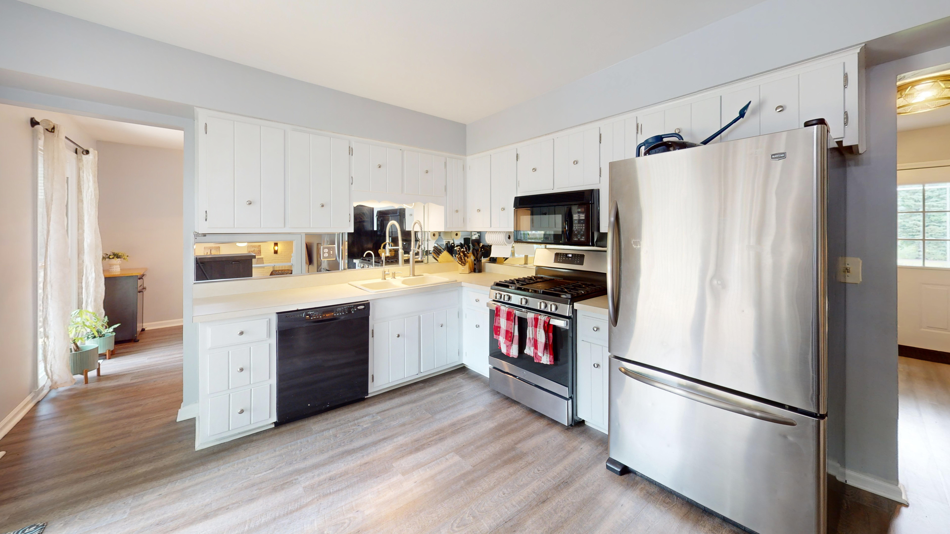 11S556 Book Road Naperville, IL 60564 - Photo 9 of 31