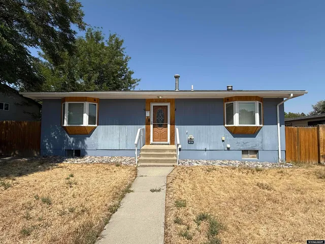 $280,000 | 1302 Johnson Avenue, Thermopolis, WY 82443