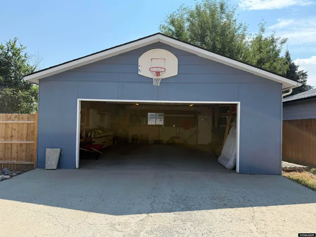 $280,000 | 1302 Johnson Avenue, Thermopolis, WY 82443