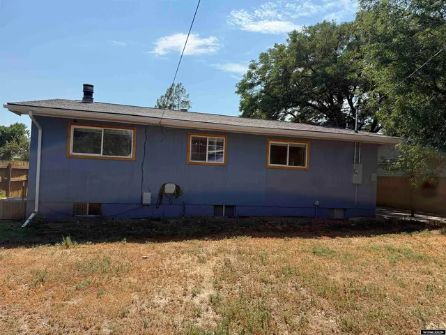 $280,000 | 1302 Johnson Avenue, Thermopolis, WY 82443