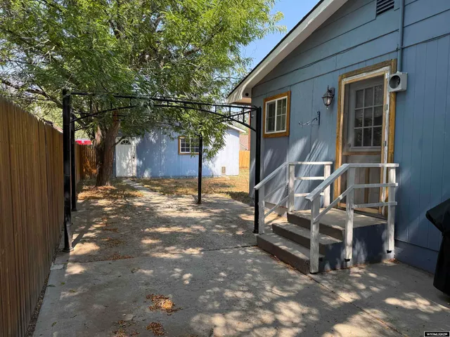 $280,000 | 1302 Johnson Avenue, Thermopolis, WY 82443