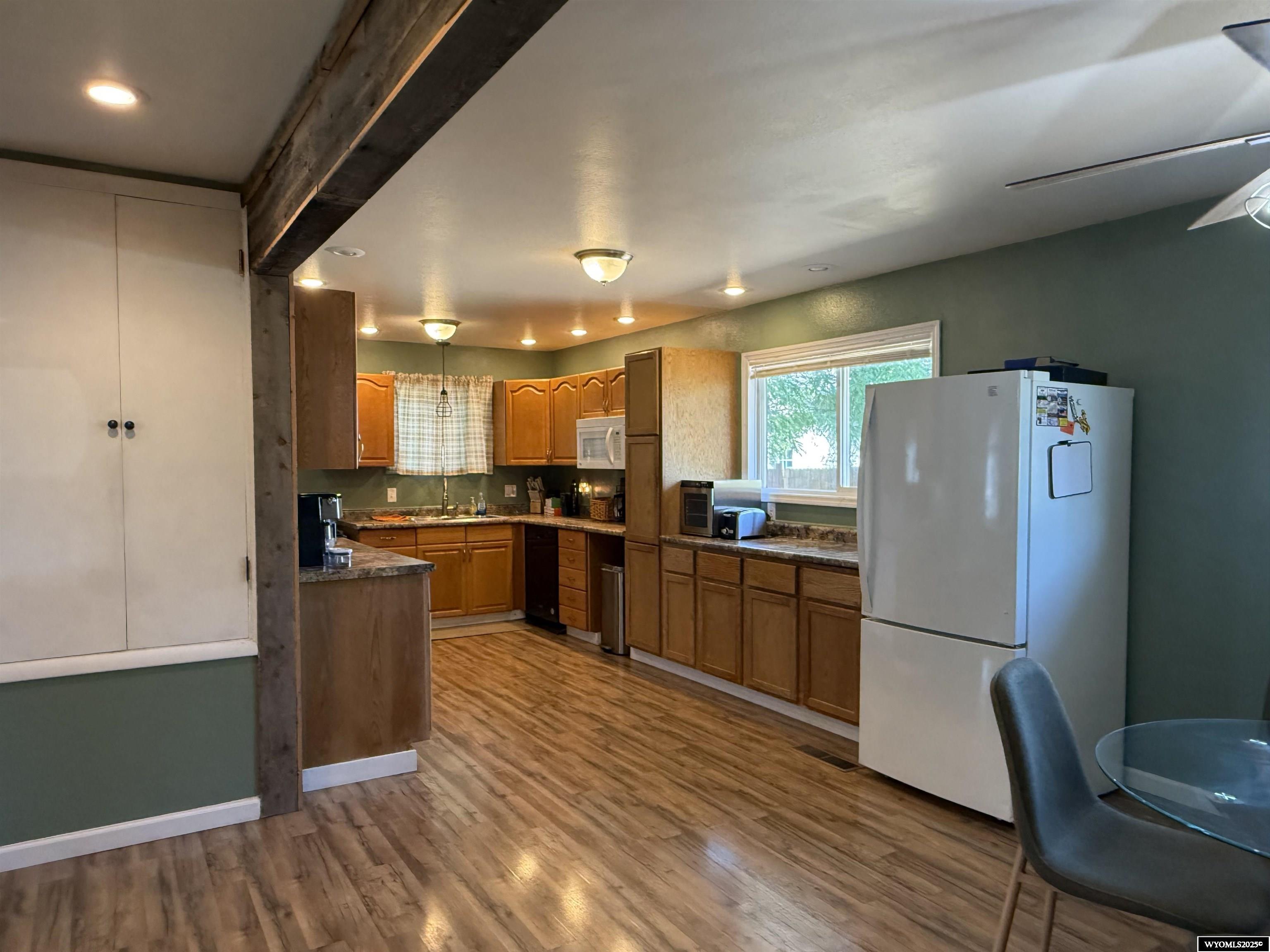 1302 Johnson Avenue Thermopolis, WY 82443 - Photo 9 of 36