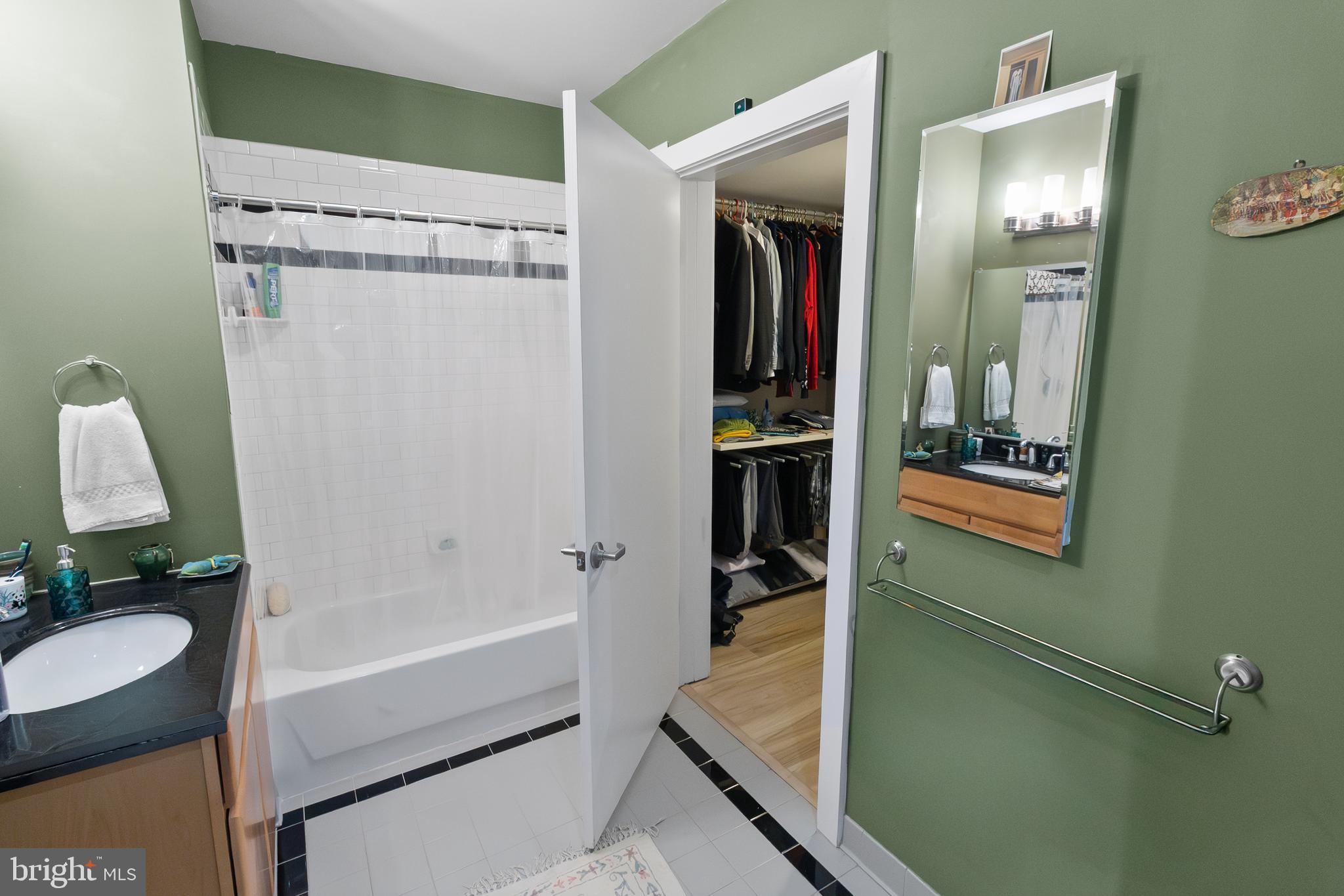 22 South Howard Street, Unit R503 Baltimore, MD 21201 - Photo 25 of 29 a bathroom with a tub and a sink