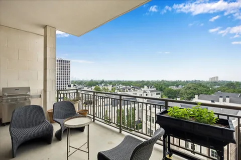 $1,950,000 | 2325 Welch Street, Unit 704, Houston, TX 77019