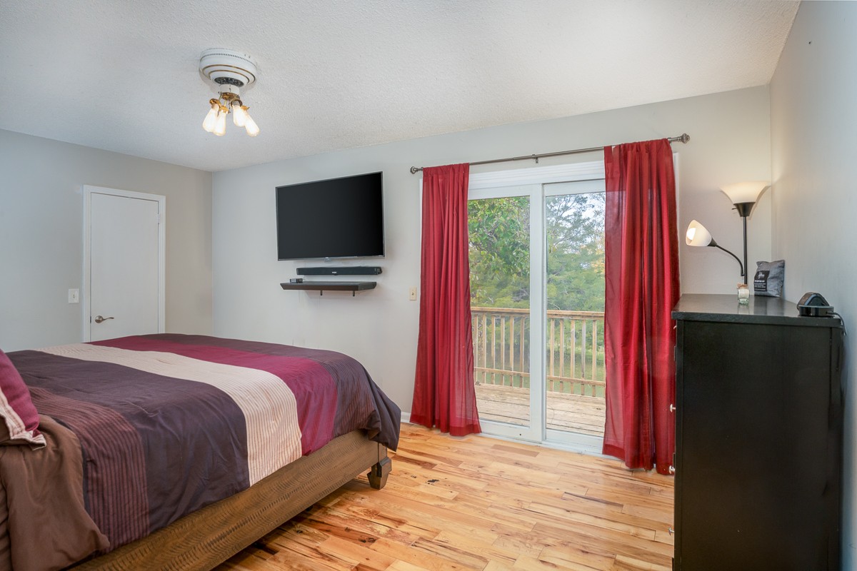 4000 Anderson Road, Unit 82 Nashville, TN 37217 - Photo 20 of 30 a bedroom with a bed and a flat screen tv