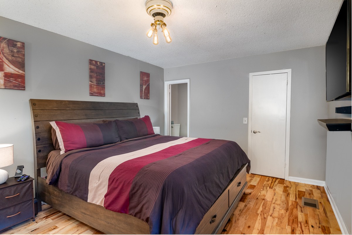 4000 Anderson Road, Unit 82 Nashville, TN 37217 - Photo 21 of 30 a bedroom with a bed and a chandelier