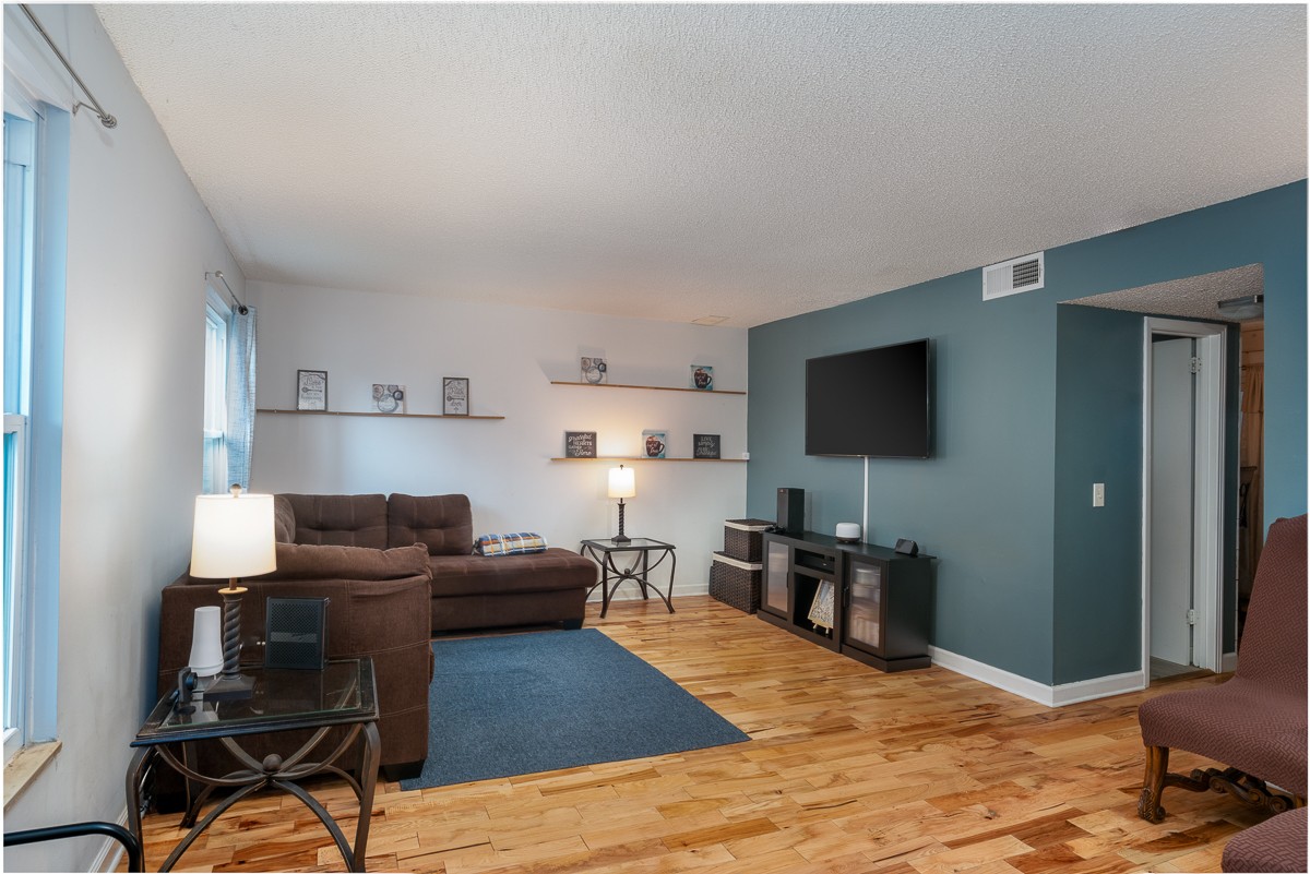 4000 Anderson Road, Unit 82 Nashville, TN 37217 - Photo 3 of 30 a living room with furniture and a flat screen tv