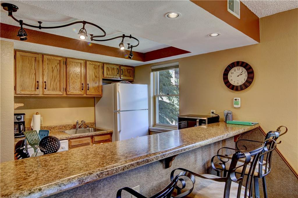 520 Bills Ranch Road, Unit 173 Frisco, CO 80443 - Photo 9 of 24 a kitchen with a table and chairs in it
