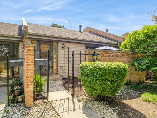 $299,900 | 534 East Main Street, Barrington, IL 60010