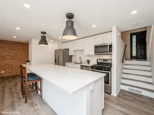 $299,900 | 534 East Main Street, Barrington, IL 60010