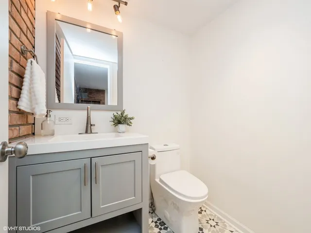 $299,900 | 534 East Main Street, Barrington, IL 60010