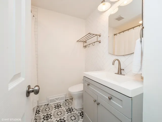 $299,900 | 534 East Main Street, Barrington, IL 60010