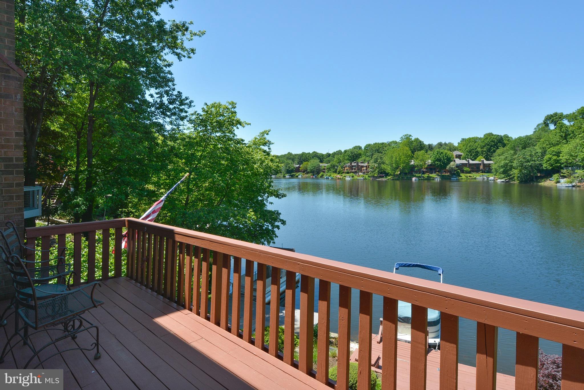 11092 Thrush Ridge Road Reston, VA 20191 - Photo 21 of 29 Upper Level Deck